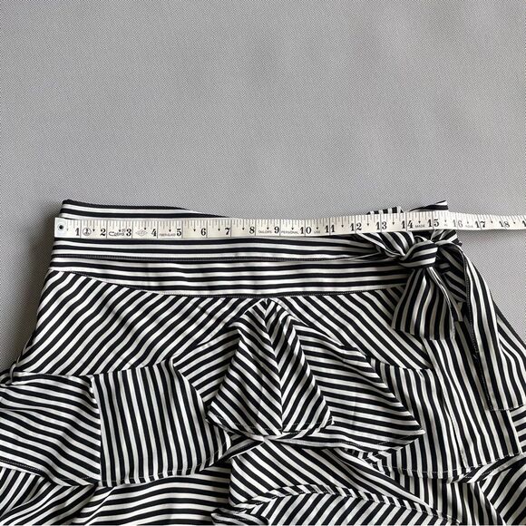 EXPRESS Striped Ruffled Mini Skirt Women’s Size 10 - Picture 3 of 7